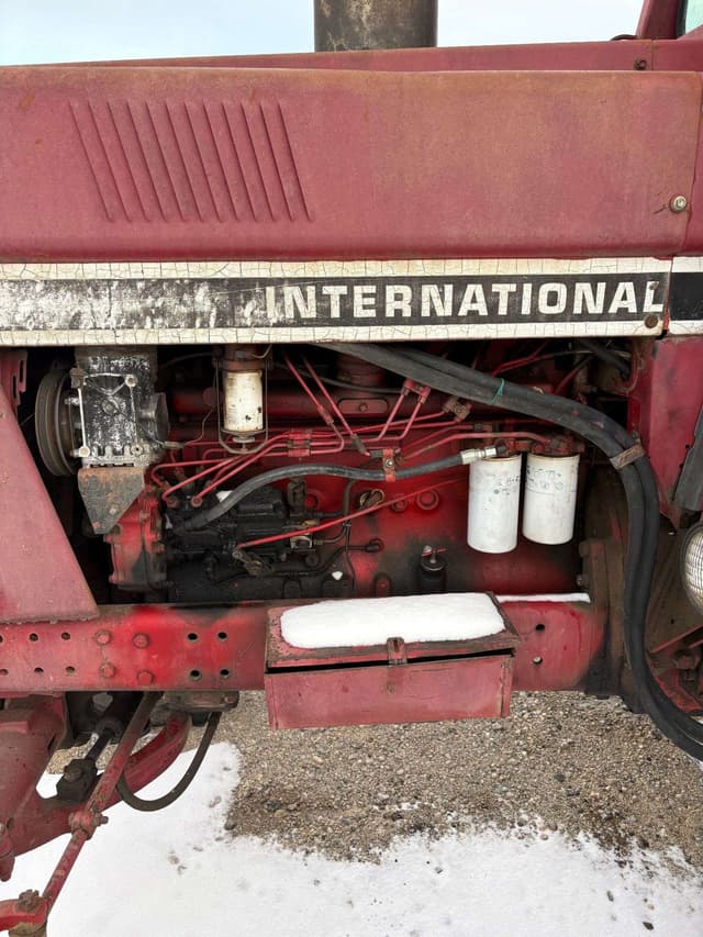 Image of International Harvester 1066 equipment image 2