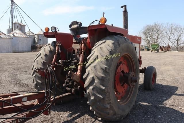 Image of International Harvester 1066 equipment image 1