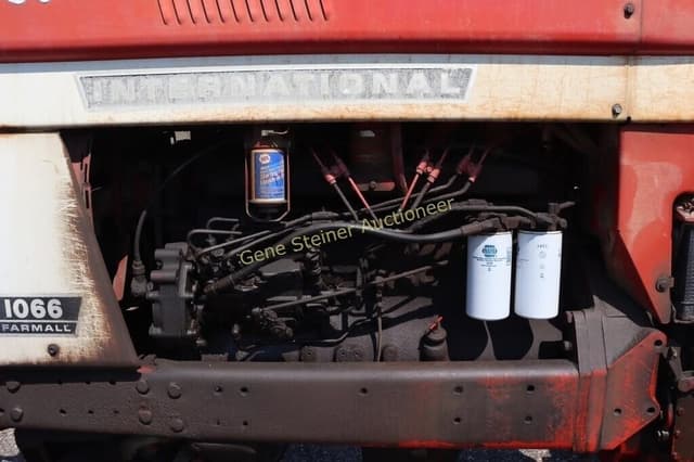 Image of International Harvester 1066 equipment image 4