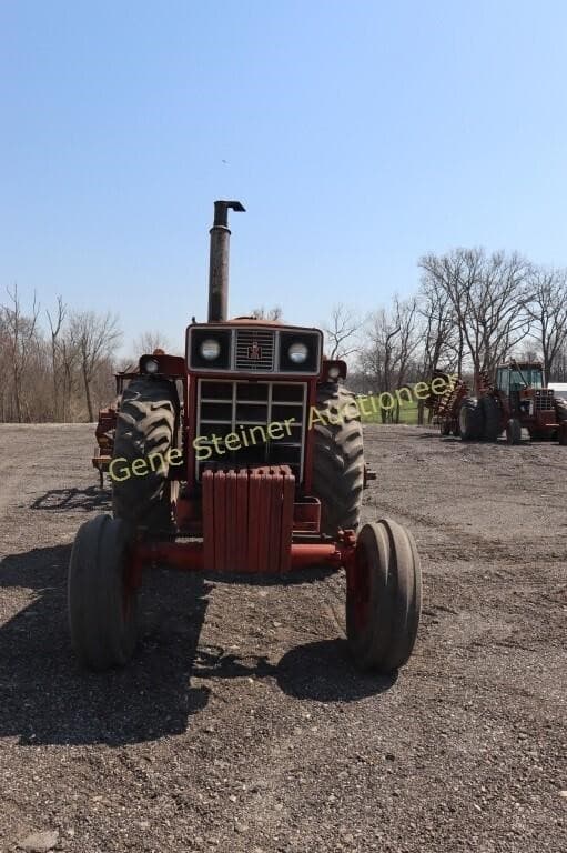 Image of International Harvester 1066 equipment image 2