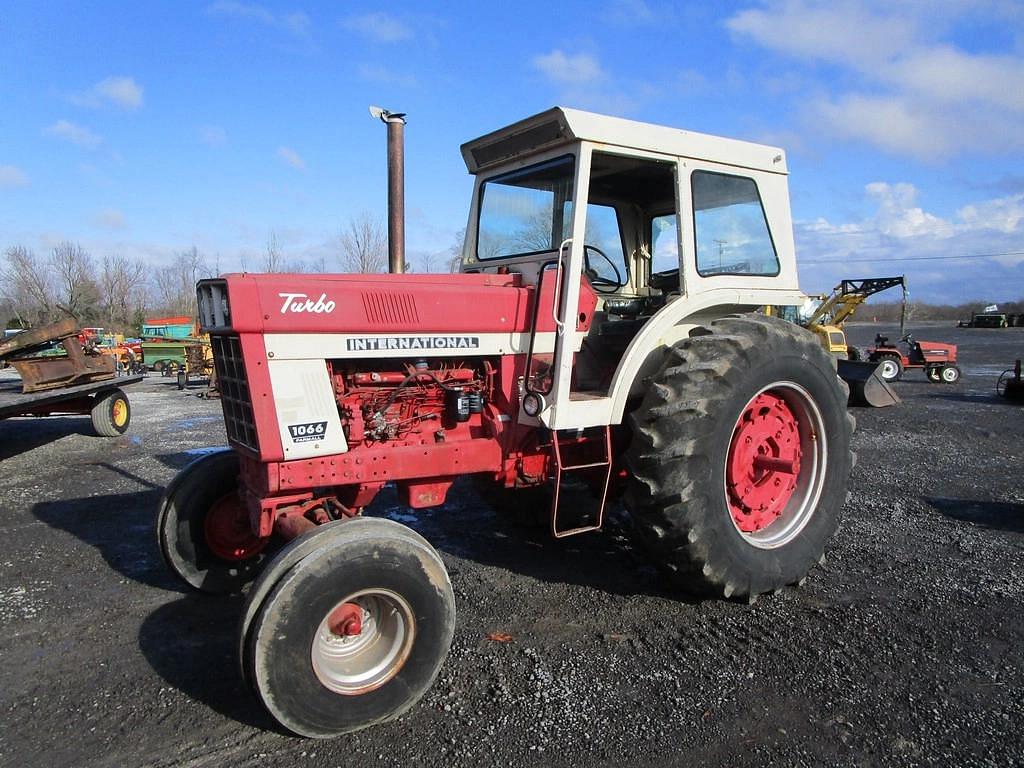 Image of International Harvester 1066 Primary image