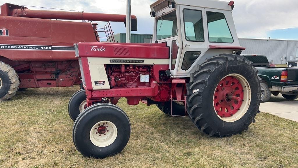 Main image International Harvester 1066