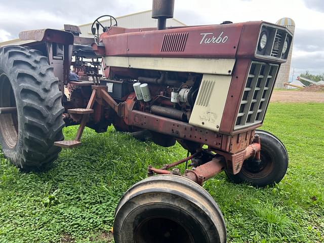 Image of International Harvester 1066 equipment image 4