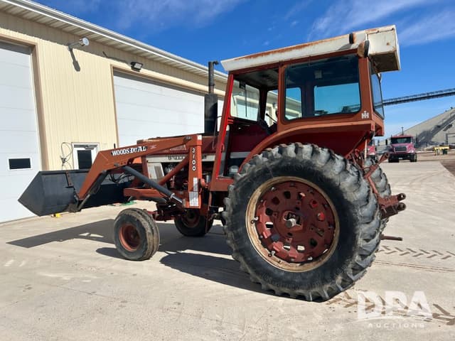 Image of International Harvester 1066 equipment image 2