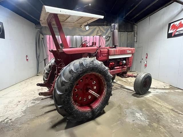 Image of International Harvester 1066 equipment image 4