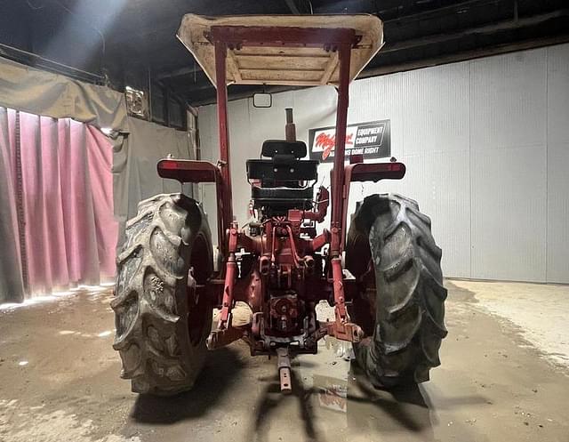 Image of International Harvester 1066 equipment image 3