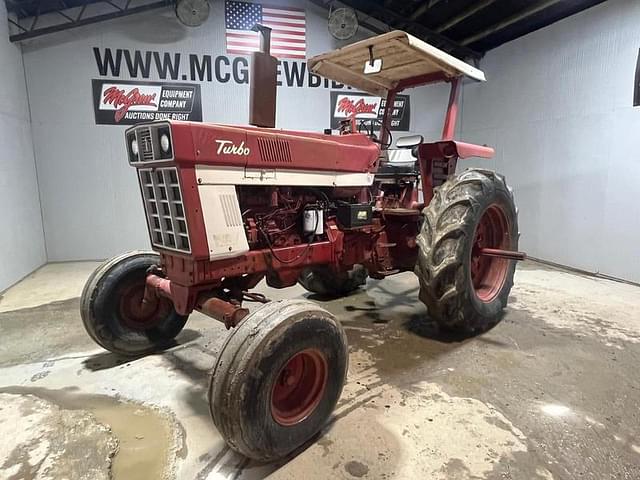 Image of International Harvester 1066 equipment image 1