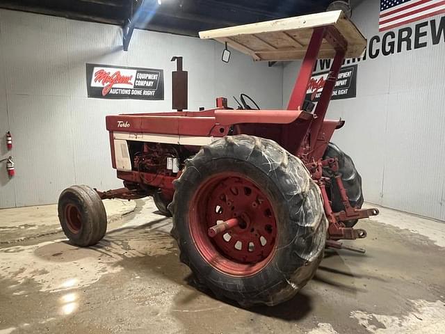 Image of International Harvester 1066 equipment image 2