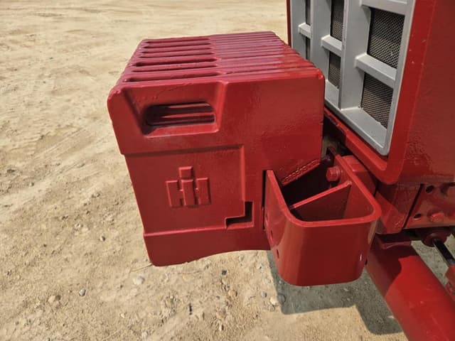 Image of International Harvester 1066 equipment image 3