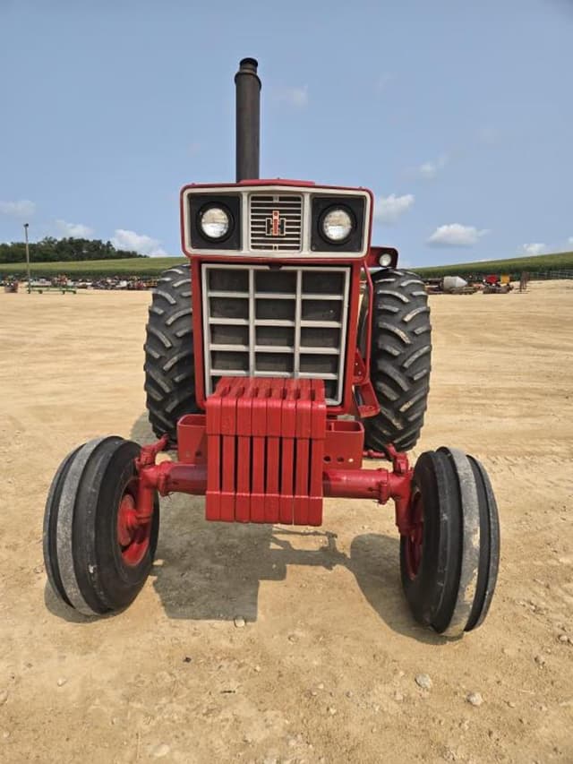 Image of International Harvester 1066 equipment image 1