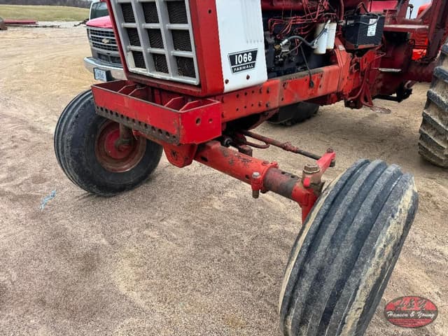 Image of International Harvester 1066 equipment image 3