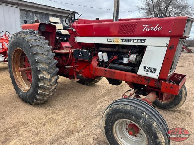 Image of International Harvester 1066 equipment image 1
