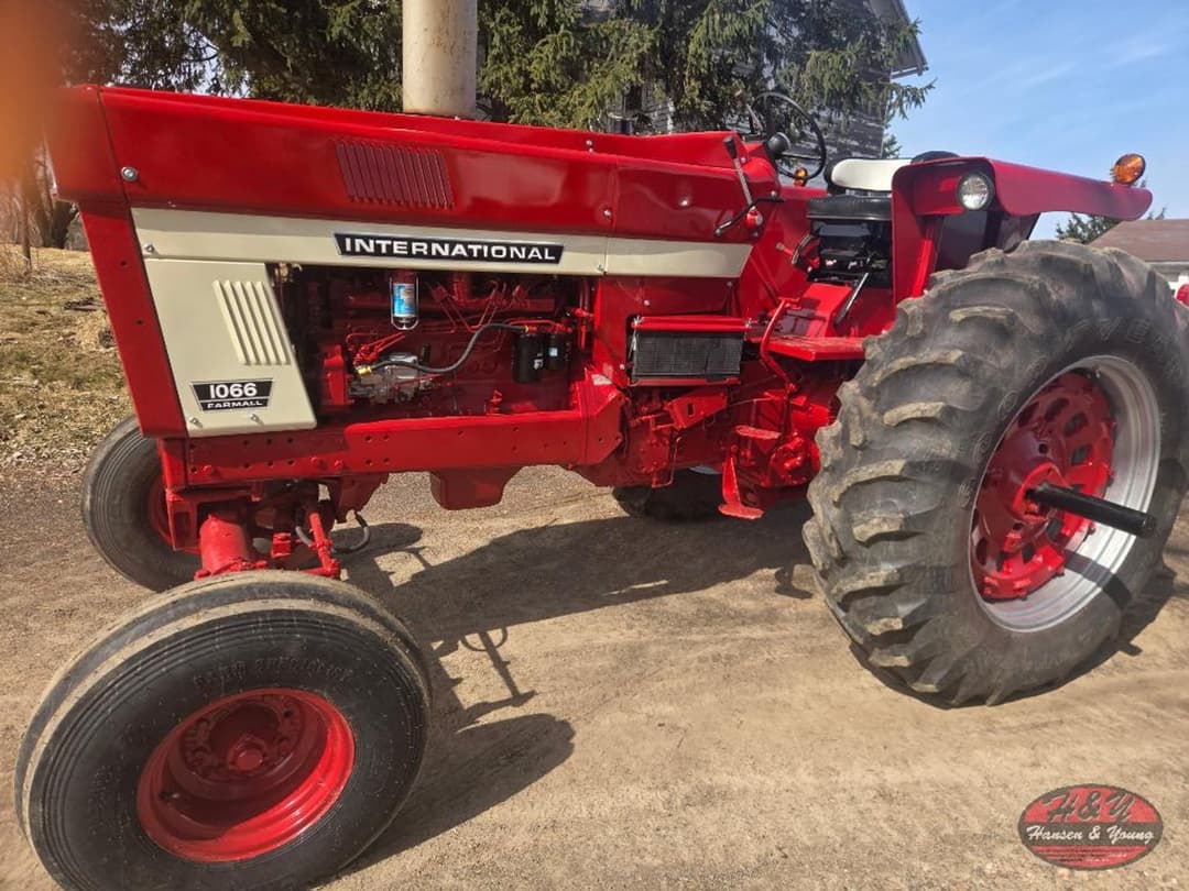 Image of International Harvester 1066 Primary image
