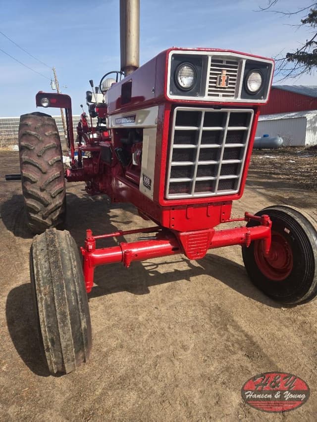 Image of International Harvester 1066 equipment image 2