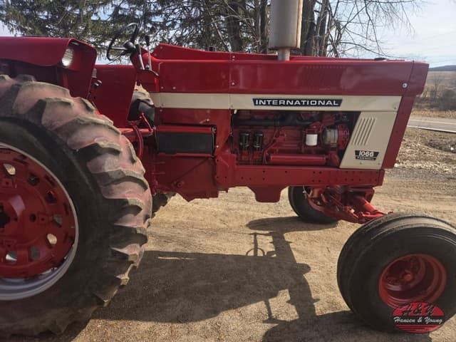 Image of International Harvester 1066 equipment image 1