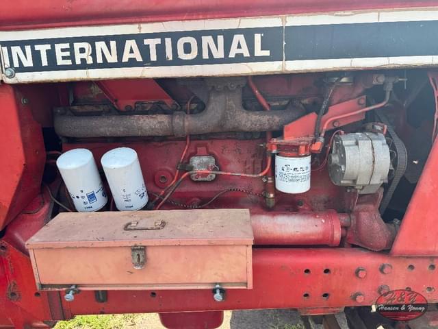 Image of International Harvester 1066 equipment image 4
