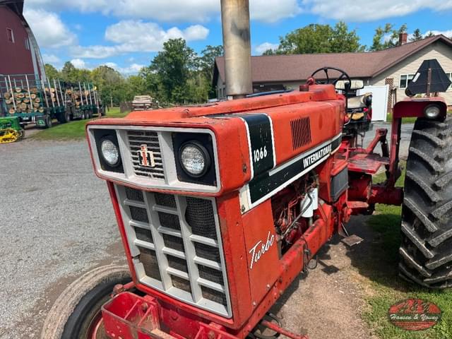 Image of International Harvester 1066 equipment image 2