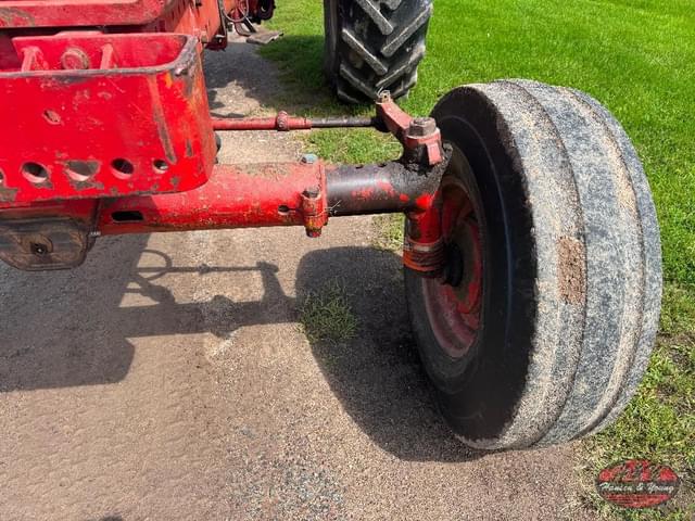 Image of International Harvester 1066 equipment image 3