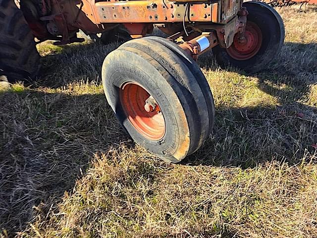 Image of International Harvester 1066 equipment image 2