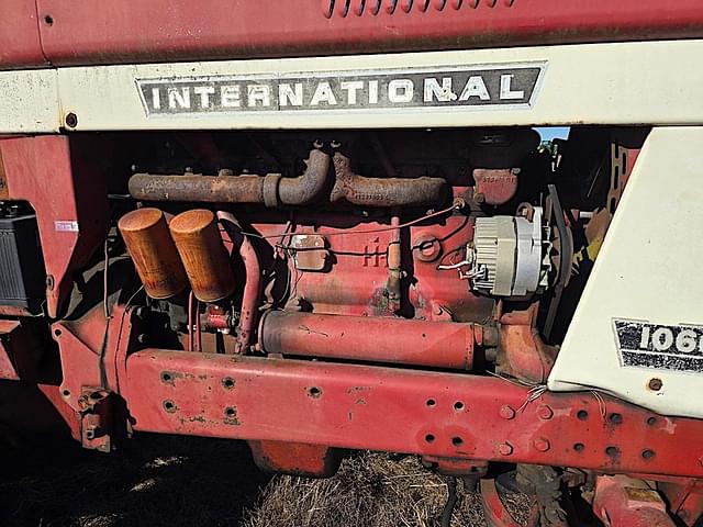 Image of International Harvester 1066 equipment image 3