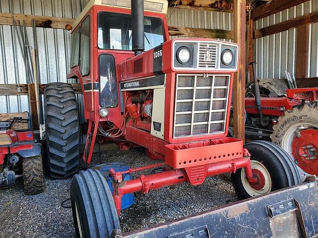 Image of International Harvester 1066 equipment image 1