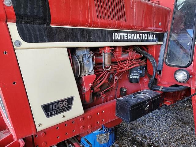 Image of International Harvester 1066 equipment image 3