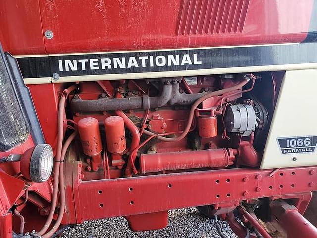 Image of International Harvester 1066 equipment image 4