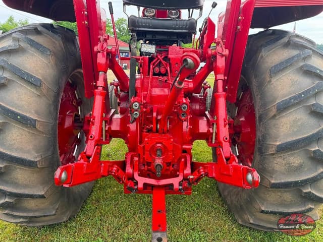 Image of International Harvester 1066 equipment image 4