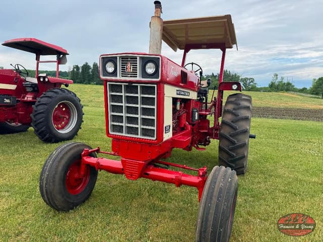 Image of International Harvester 1066 equipment image 1