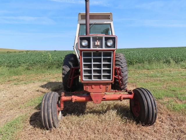 Image of International Harvester 1066 equipment image 2