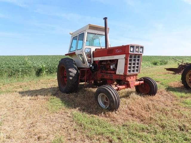 Image of International Harvester 1066 equipment image 1