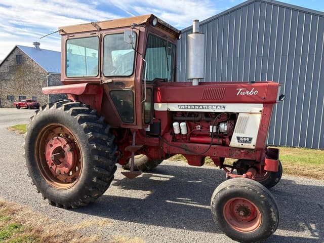 Image of International Harvester 1066 equipment image 1
