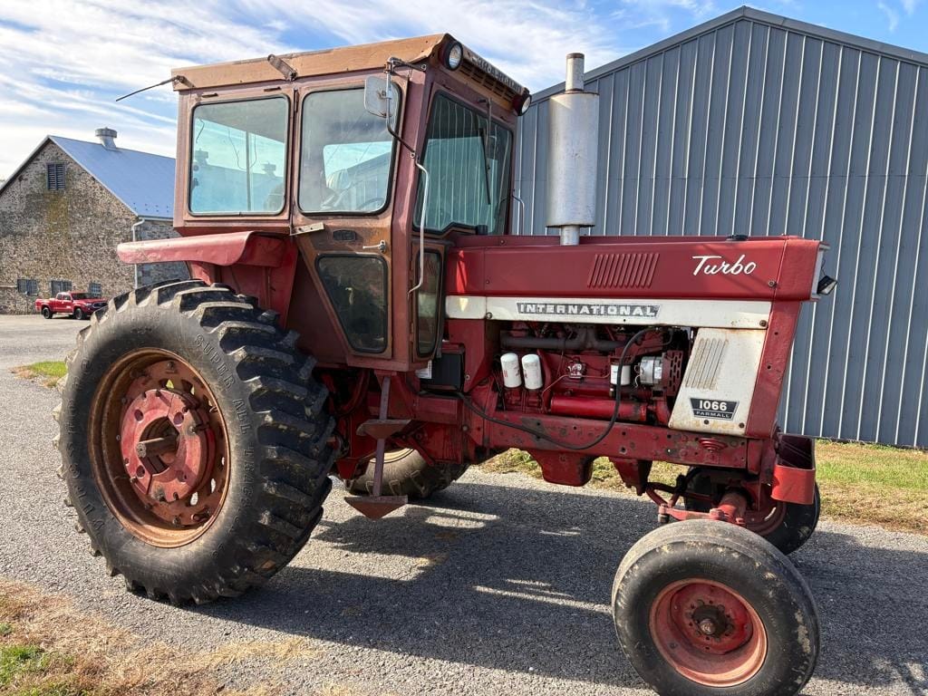International Harvester 1066 Equipment Image0