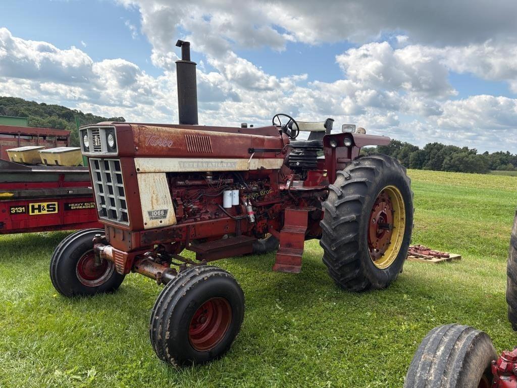 Image of International Harvester 1066 Primary image