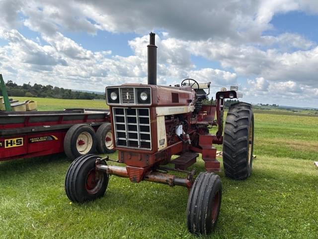 Image of International Harvester 1066 equipment image 1