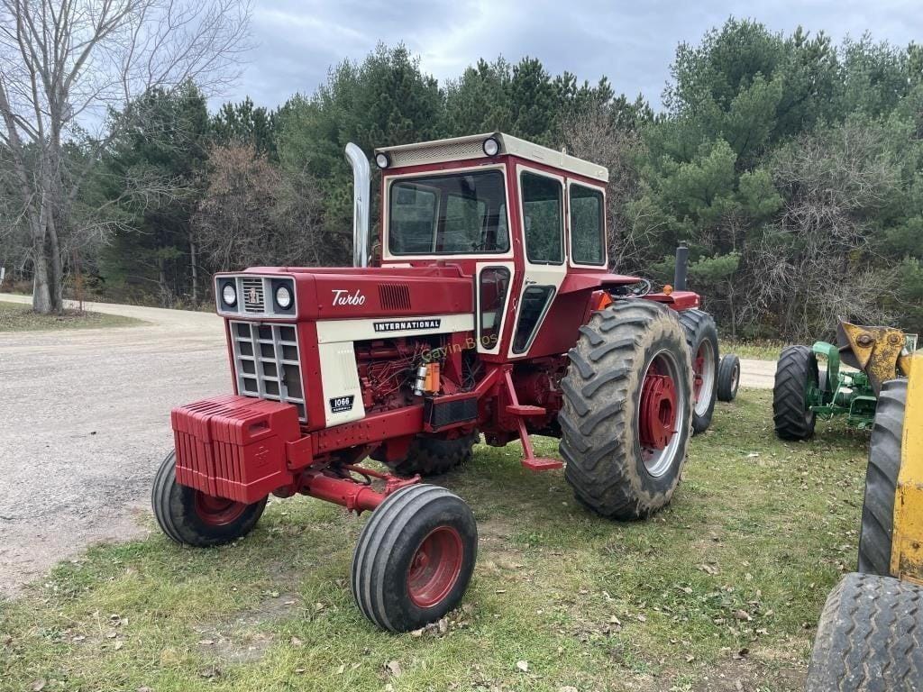 Main image International Harvester 1066