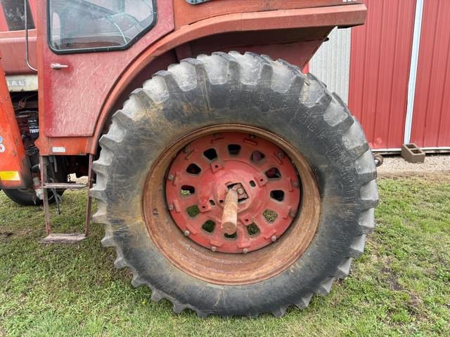 Image of International Harvester 1066 equipment image 2