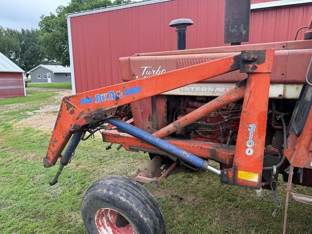 Image of International Harvester 1066 equipment image 1