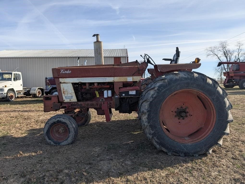 International Harvester 1066 Equipment Image0