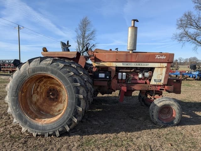 Image of International Harvester 1066 equipment image 2