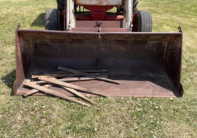 Image of International Harvester 1066 equipment image 2