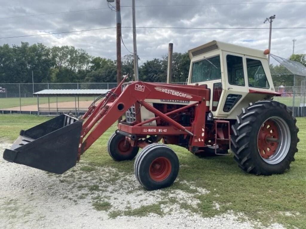 Main image International Harvester 1066