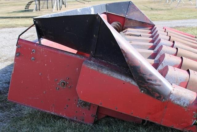 Image of International Harvester 1083 equipment image 4