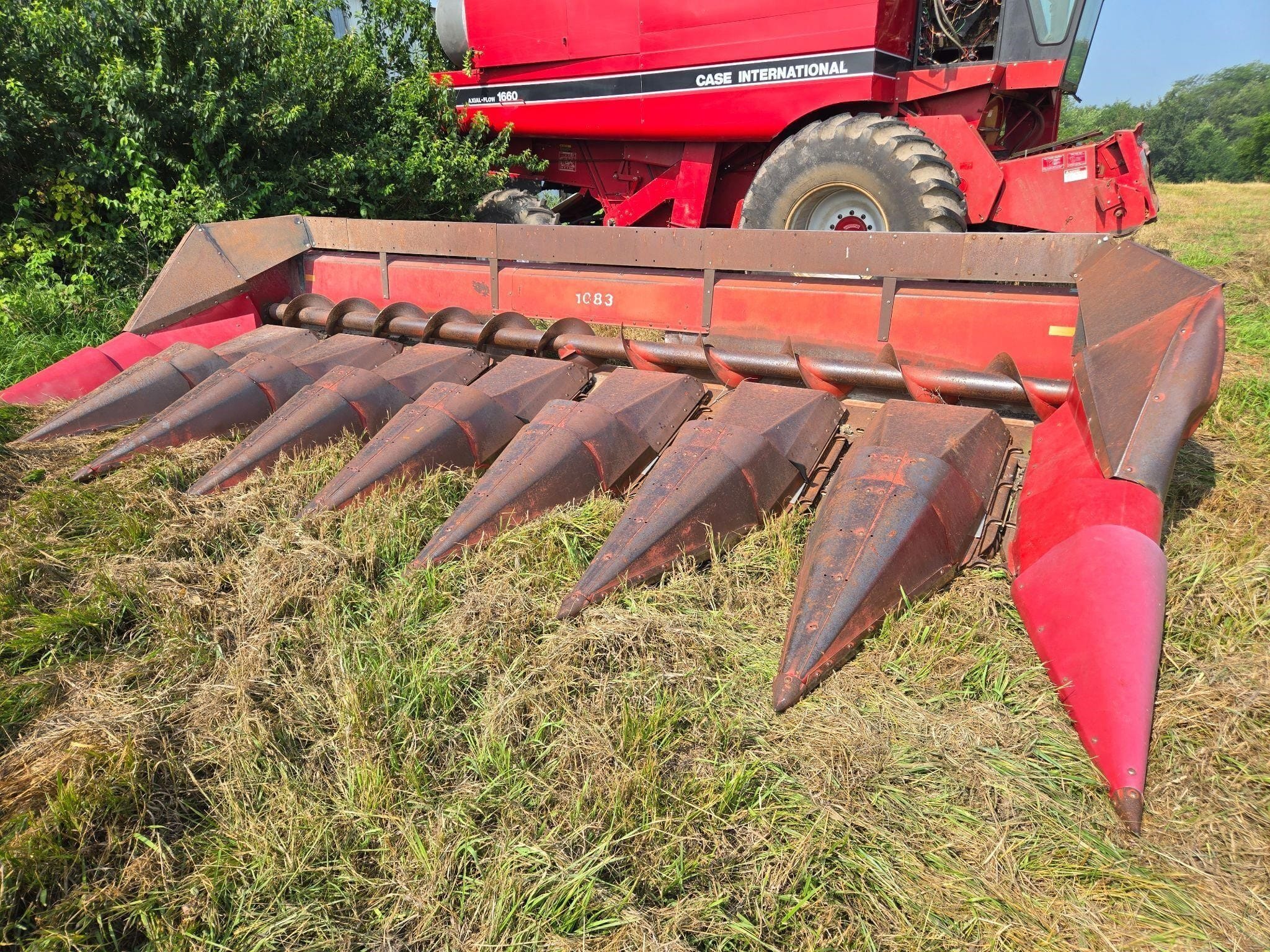 International Harvester 1083 Equipment Image0