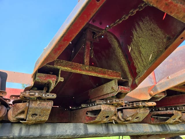 Image of International Harvester 1083 equipment image 4