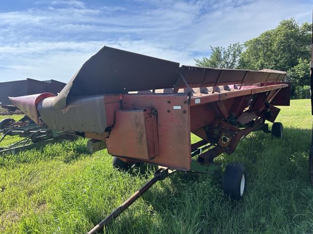 Image of International Harvester 1083 equipment image 4