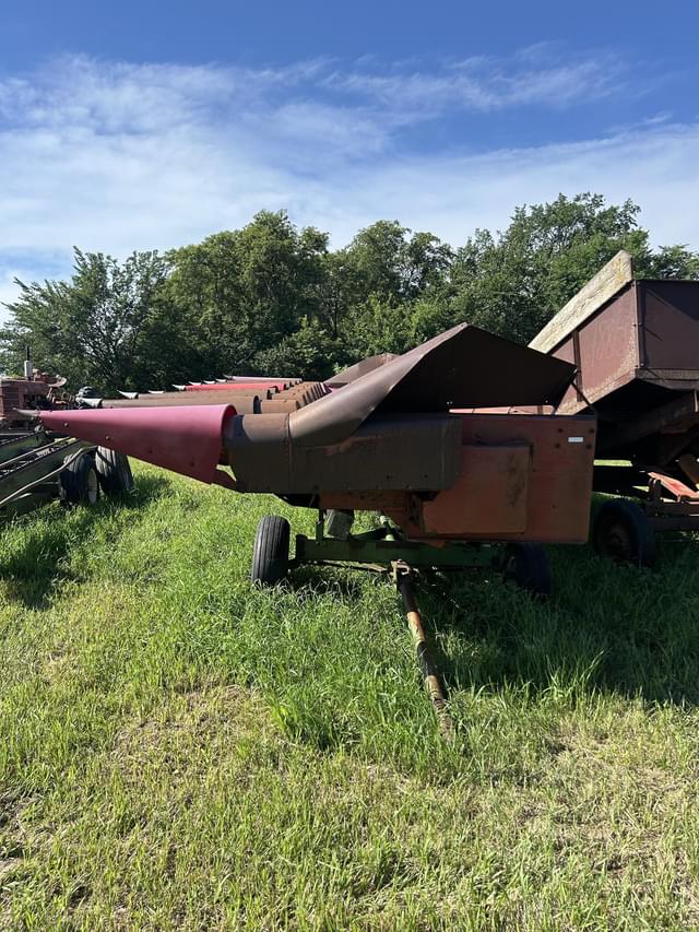 Image of International Harvester 1083 equipment image 3