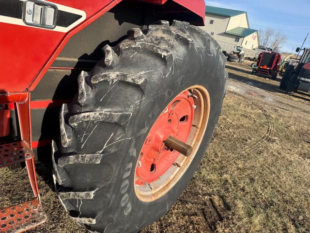 Image of International Harvester 1086 equipment image 4