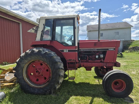 Image of International Harvester 1086 equipment image 2