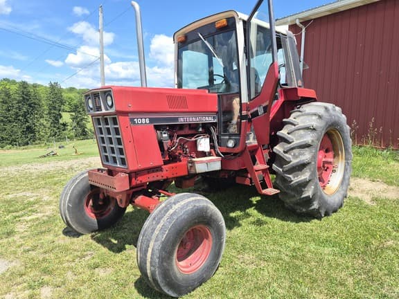Image of International Harvester 1086 equipment image 1